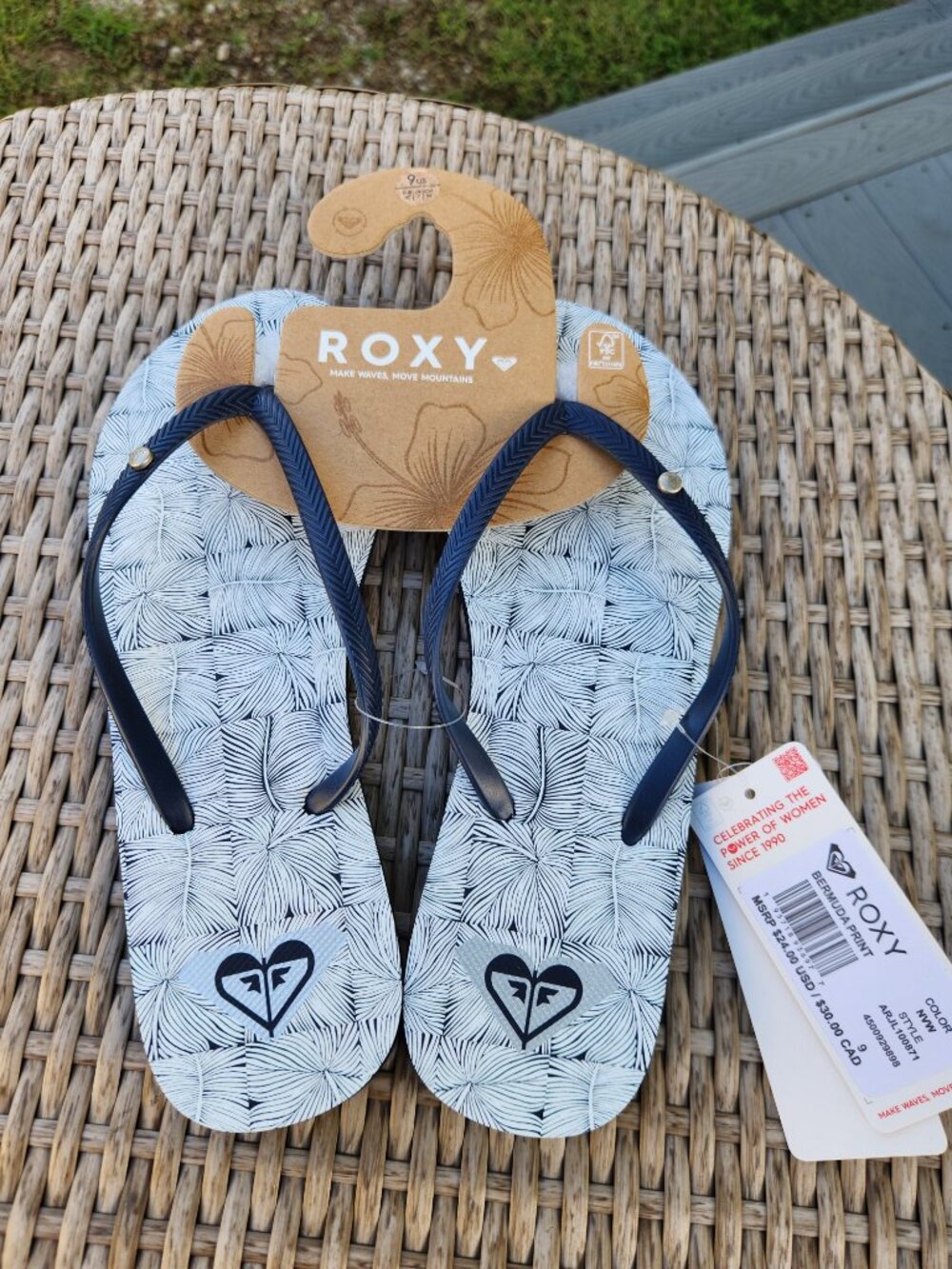 NEW Women's Classic Bermuda flip-flops - Size 9